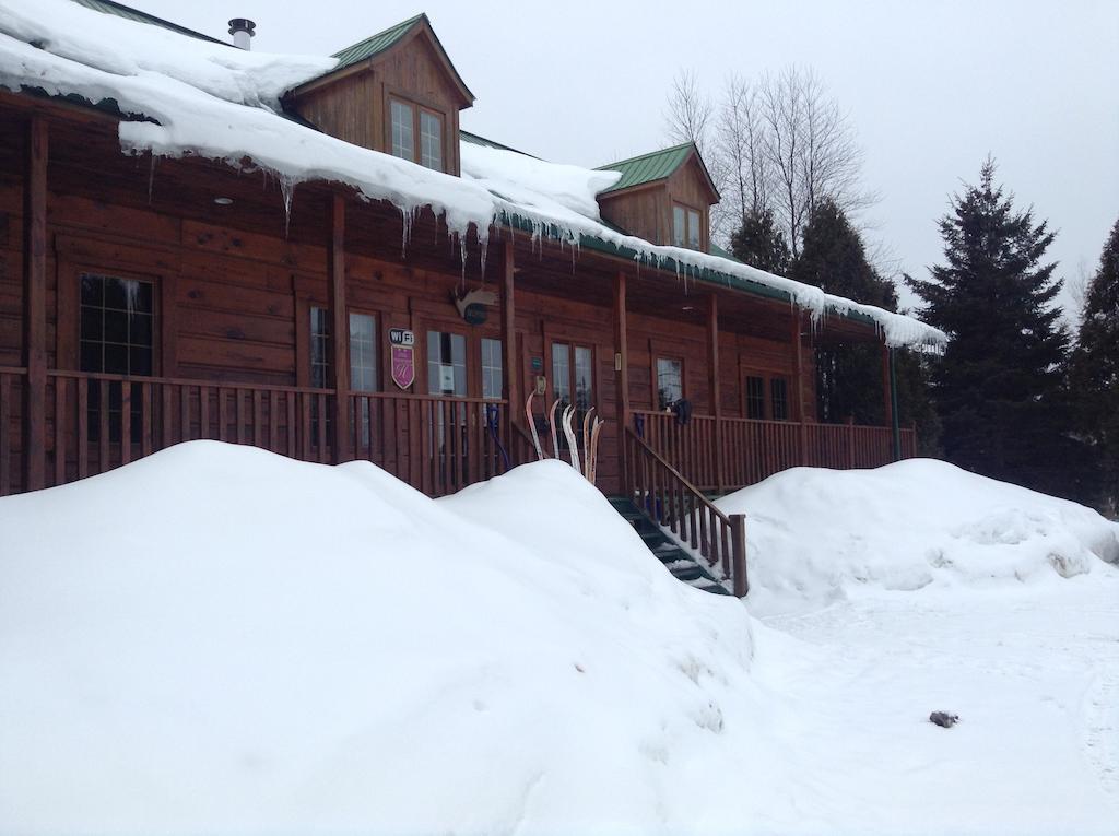 Aux Berges Du St-Maurice Hotel Saint-Jean-des Piles Esterno foto